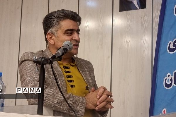 جشن فارغ‌التحصیلی دانش‌آموزان پایه دوازدهم دبیرستان استعدادهای درخشان شهید بهشتی رودهن