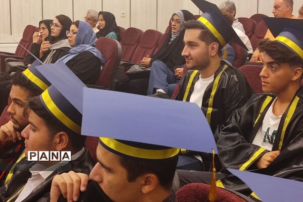 جشن فارغ‌التحصیلی دانش‌آموزان پایه دوازدهم دبیرستان استعدادهای درخشان شهید بهشتی رودهن
