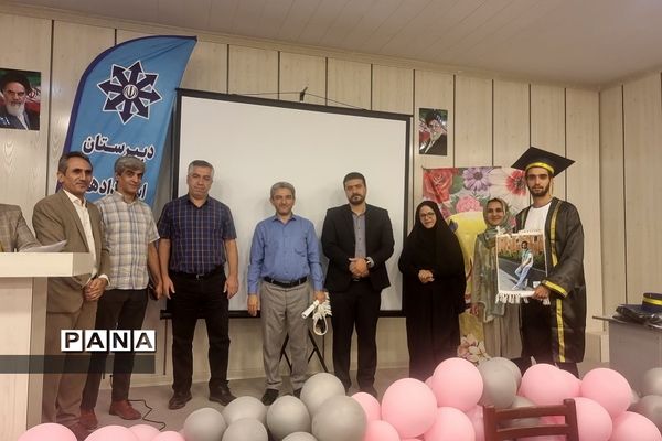 جشن فارغ‌التحصیلی دانش‌آموزان پایه دوازدهم دبیرستان استعدادهای درخشان شهید بهشتی رودهن
