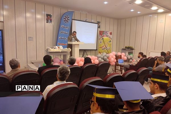 جشن فارغ‌التحصیلی دانش‌آموزان پایه دوازدهم دبیرستان استعدادهای درخشان شهید بهشتی رودهن