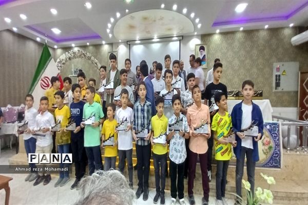 تجلیل از برگزیدگان قرآن، عترت و نماز و فرهنگی هنری مقطع ابتدایی کاشمر