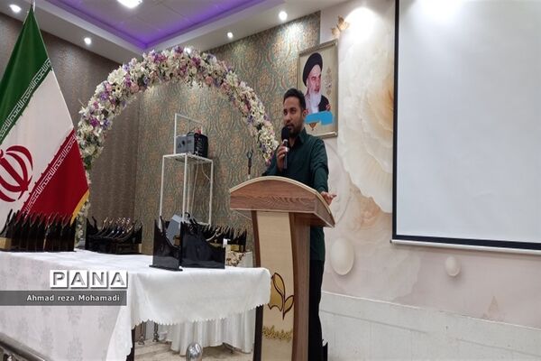 تجلیل از برگزیدگان قرآن، عترت و نماز و فرهنگی هنری مقطع ابتدایی کاشمر