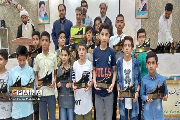 تجلیل از برگزیدگان قرآن، عترت و نماز و فرهنگی هنری مقطع ابتدایی کاشمر