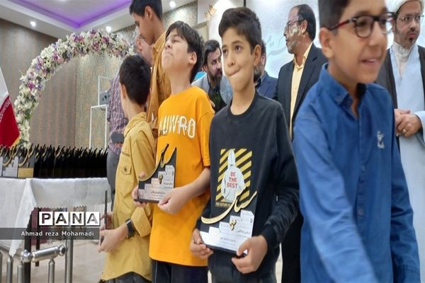 تجلیل از برگزیدگان قرآن، عترت و نماز و فرهنگی هنری مقطع ابتدایی کاشمر