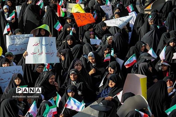 اجتماع عظیم مدافعان حریم خانواده در روز قیام مسجد گوهرشاد مشهد