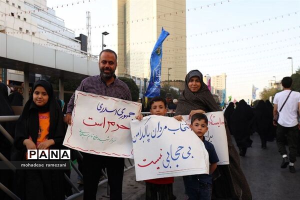 اجتماع عظیم مدافعان حریم خانواده در روز قیام مسجد گوهرشاد مشهد