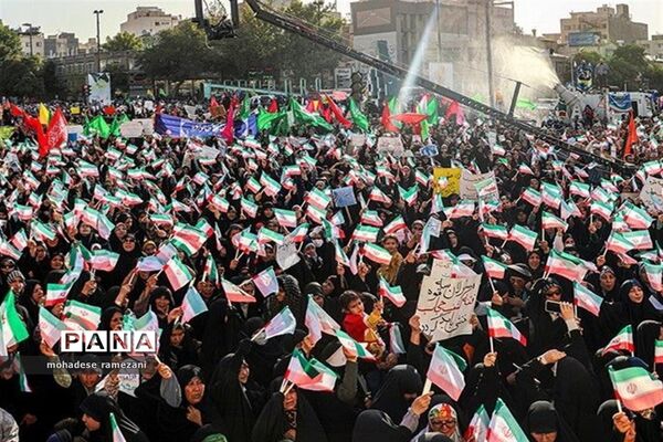 اجتماع عظیم مدافعان حریم خانواده در روز قیام مسجد گوهرشاد مشهد