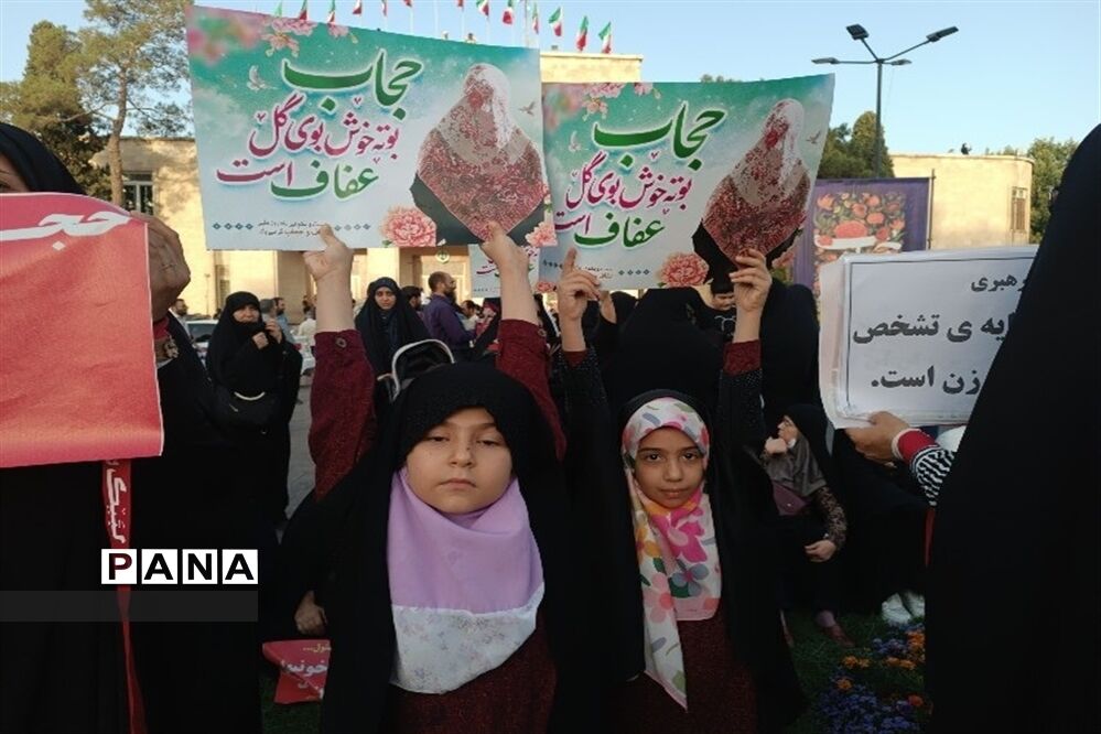 برگزاری اجتماع بزرگ خانوادگی ریحانه به مناسبت روز عفاف و حجاب در اصفهان