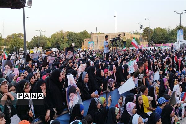 برگزاری اجتماع بزرگ خانوادگی ریحانه به مناسبت روز عفاف و حجاب در اصفهان