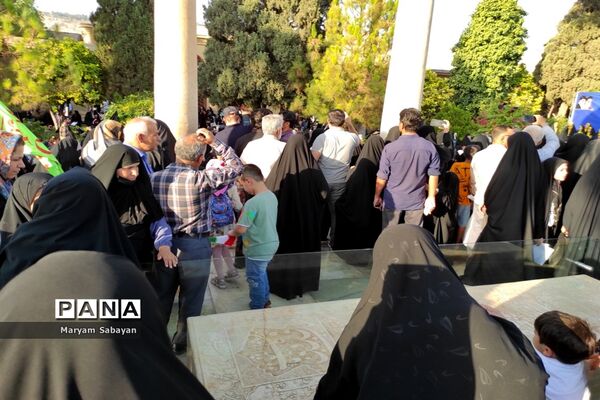 اجتماع بزرگ مدافعان حریم خانواده در شیراز