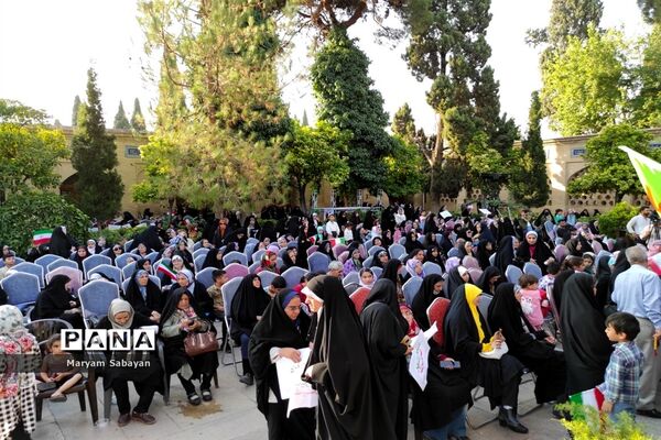 اجتماع بزرگ مدافعان حریم خانواده در شیراز