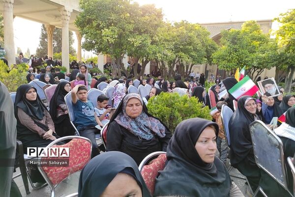 اجتماع بزرگ مدافعان حریم خانواده در شیراز