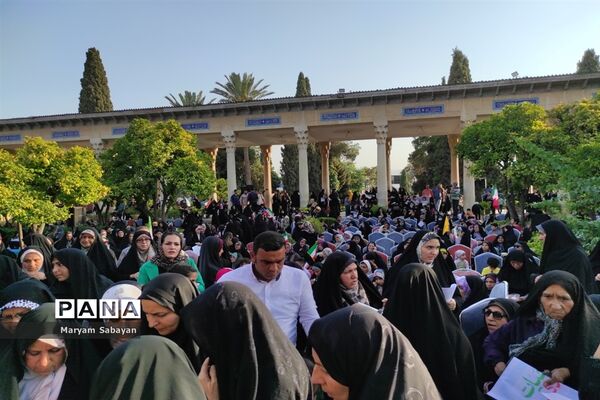 اجتماع بزرگ مدافعان حریم خانواده در شیراز