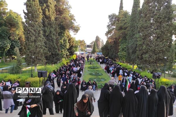 اجتماع بزرگ مدافعان حریم خانواده در شیراز