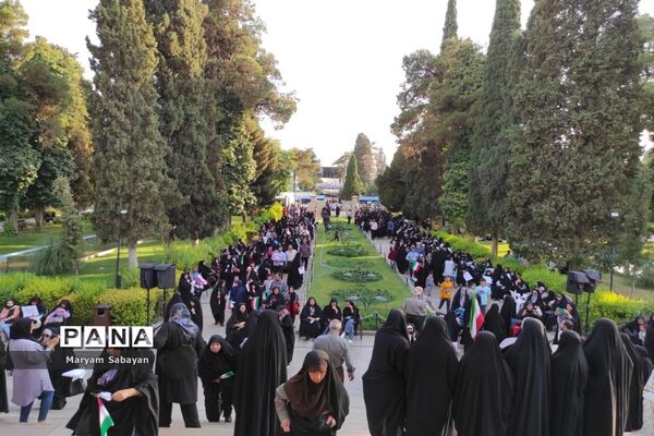 اجتماع بزرگ مدافعان حریم خانواده در شیراز
