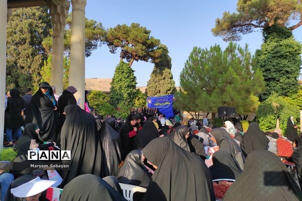 اجتماع بزرگ مدافعان حریم خانواده در شیراز