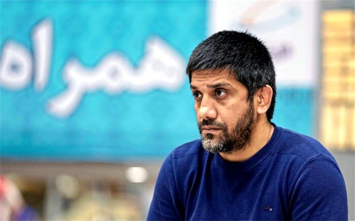 علیرضا دبیر ‌رئیس فدراسیون کشتی ماند