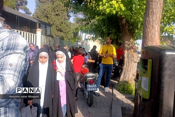 رژه خودرویی مدافعان حیا و خانواده‌های شیرازی در روز حجاب و عفاف در شیراز