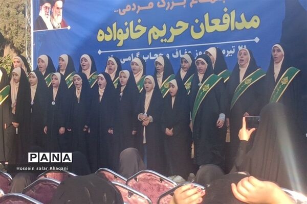 رژه خودرویی مدافعان حیا و خانواده‌های شیرازی در روز حجاب و عفاف در شیراز