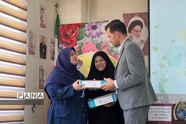 همایش تقدیر از فرهنگیان سرآمد مدارس متوسطه منطقه رودهن