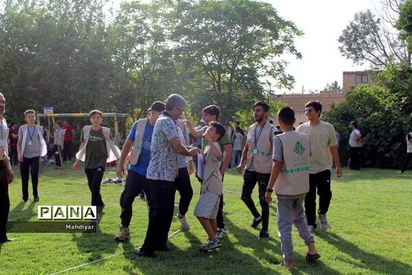 برگزاری مسابقه طناب کشی در اردوهای استانی یاورمربیان سازمان دانش‌آموزی شهرستان‌های استان تهران