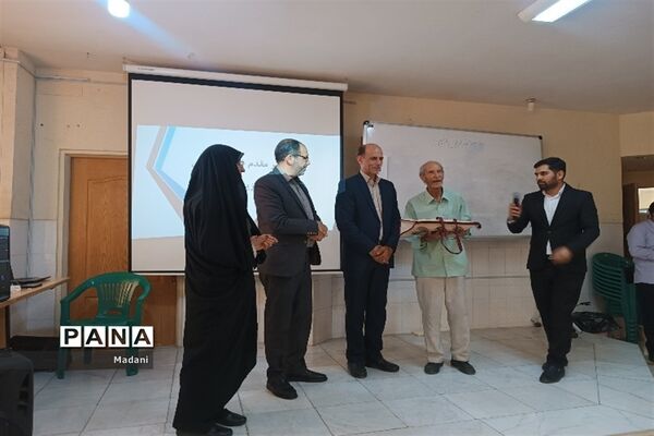 مراسم تجلیل از دبیران و هنرآموزان برگزیده استان اصفهان در جشنواره نوآوری و الگوی تدریس برتر