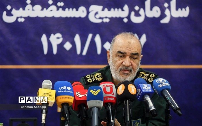 انسان‌سازی و جامعه‌سازی از دانشگاه آغاز می‌شود