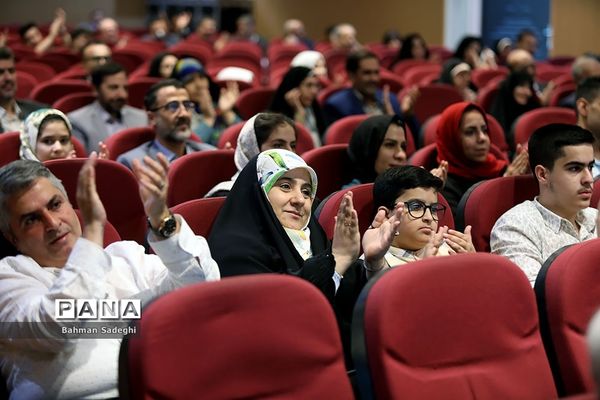 آیین تکریم سرفرازان تعلیم و تربیت