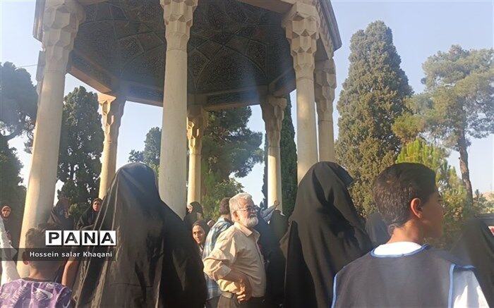 اجتماع مدافعان حریم خانواده در آرامگاه حافظیه شیراز/ فیلم