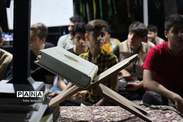 محفل انس با قرآن در اردوی یاورمربیان شهرستان‌های تهران