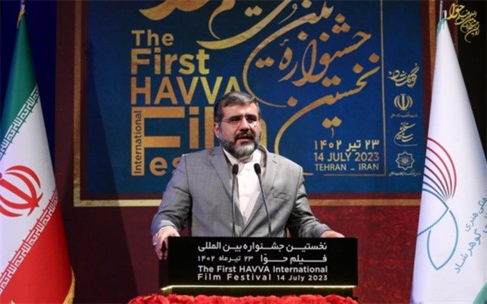 پای خانواده انسانی و شرعی و اخلاقی ایستاده‌ایم