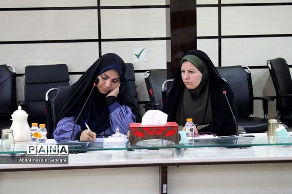 جلسه توجیهی ارزیابان، تسهیل‌گران و امور اداری مصاحبه آزمون استخدامی آموزش و پرورش استان بوشهر