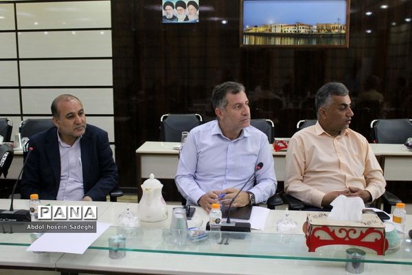 جلسه توجیهی ارزیابان، تسهیل‌گران و امور اداری مصاحبه آزمون استخدامی آموزش و پرورش استان بوشهر