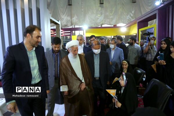 بازدید جمعی از مسئولان کشوری و استانی از اولین نمایشگاه تخصصی خانواده (مهرانه)