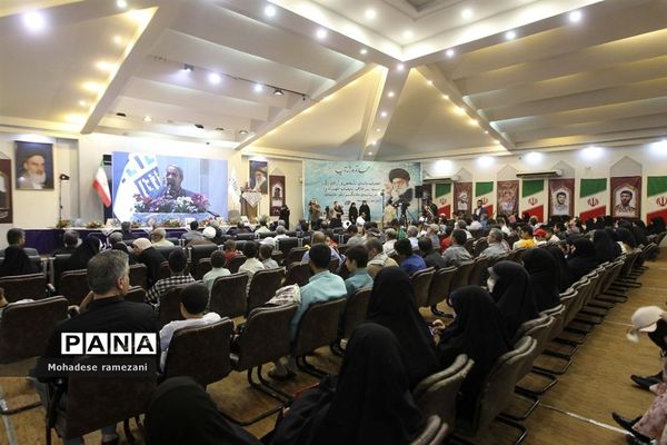 بازدید جمعی از مسئولان کشوری و استانی از اولین نمایشگاه تخصصی خانواده (مهرانه)