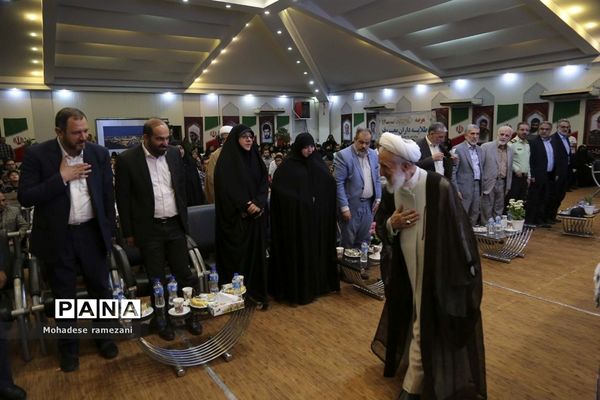 بازدید جمعی از مسئولان کشوری و استانی از اولین نمایشگاه تخصصی خانواده (مهرانه)