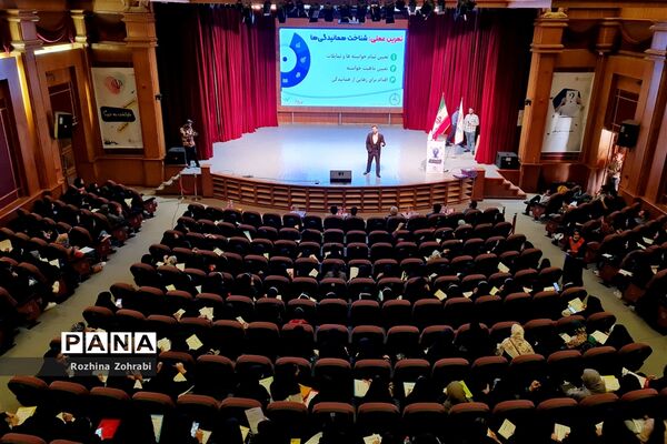 برگزاری سمینار هویت نوجوانی بازگشت به خود در شیراز