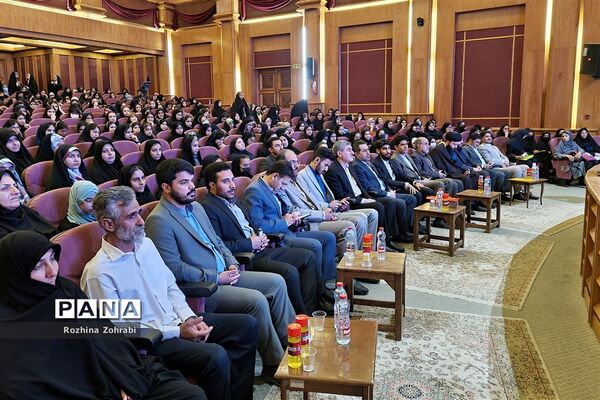 برگزاری سمینار هویت نوجوانی بازگشت به خود در شیراز
