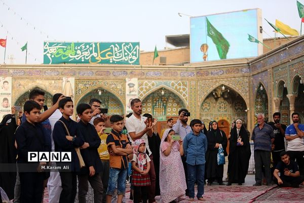 اجرای سرود دانش‌آموزی مکتب عاشقی در حرم کریمه اهل بیت(س)