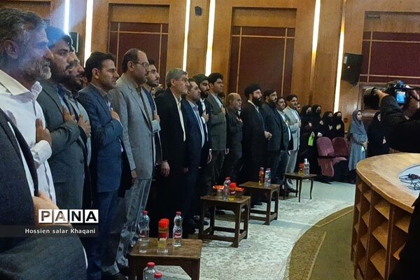 همایش بازگشت به خود با موضوع هویت نوجوان ایرانی در تالار احسان شیراز