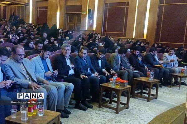 همایش بازگشت به خود با موضوع هویت نوجوان ایرانی در تالار احسان شیراز
