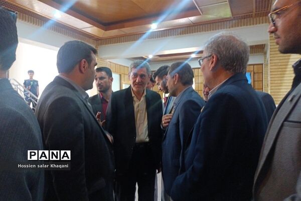 همایش بازگشت به خود با موضوع هویت نوجوان ایرانی در تالار احسان شیراز