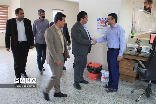 دیدار فرماندار ابرکوه با رئیس و کارکنان اداره تأمین اجتماعی و بهزیستی