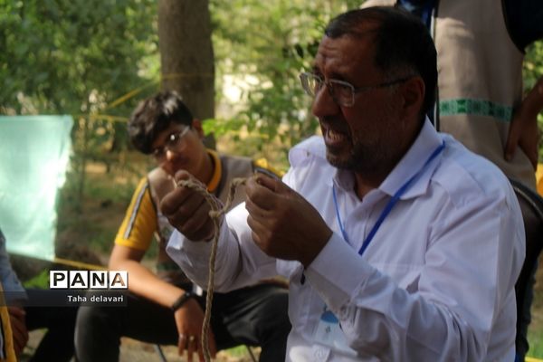 برگزاری دوره آموزشی برپایی چادر و گره‌زنی در اردوی استانی یاور‌مربیان سازمان دانش‌آموزی