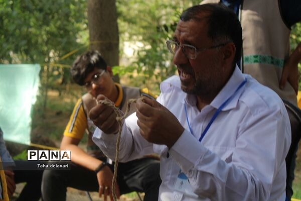 برگزاری دوره آموزشی برپایی چادر و گره‌زنی در اردوی استانی یاور‌مربیان سازمان دانش‌آموزی