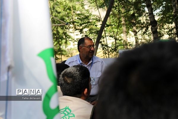 برگزاری دوره آموزشی برپایی چادر و گره‌زنی در اردوی استانی یاور‌مربیان سازمان دانش‌آموزی