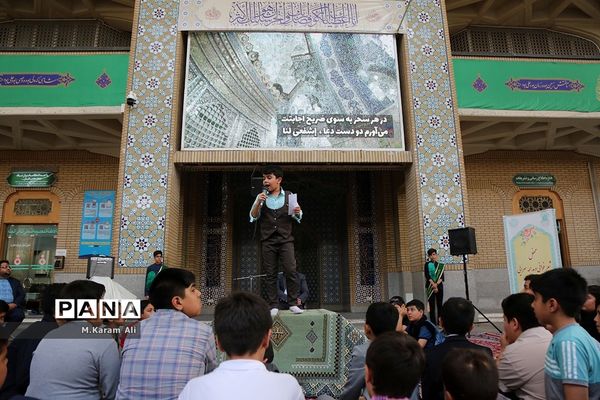 نوحه‌خوانی نوجوانان در حرم حضرت معصومه(س)