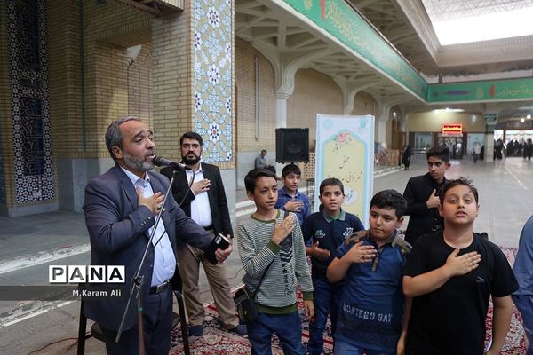 نوحه‌خوانی نوجوانان در حرم حضرت معصومه(س)