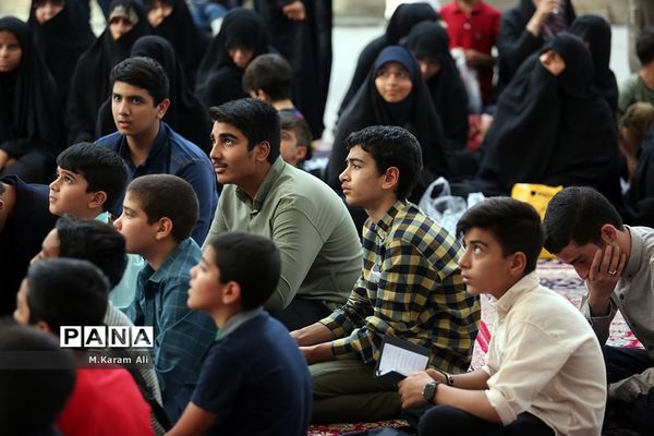 نوحه‌خوانی نوجوانان در حرم حضرت معصومه(س)