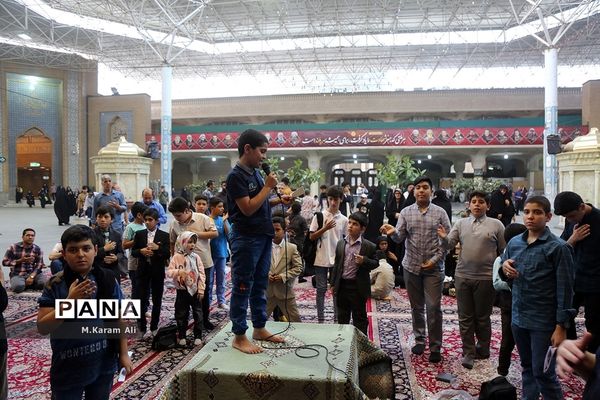 نوحه‌خوانی نوجوانان در حرم حضرت معصومه(س)